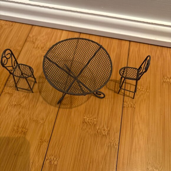 Mini Accents Set of 5 Doll Furniture Metal Garden & Patio Cafe Chairs and Tables - Picture 5 of 8